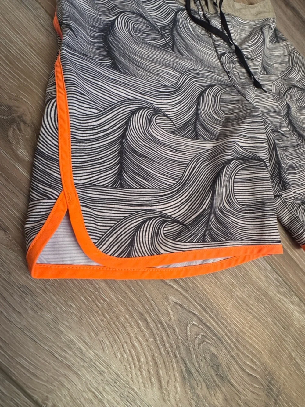 Men's Hurley phantom Wave Print Swim Trunks with Orange Trim size 31 - Picture 3 of 8